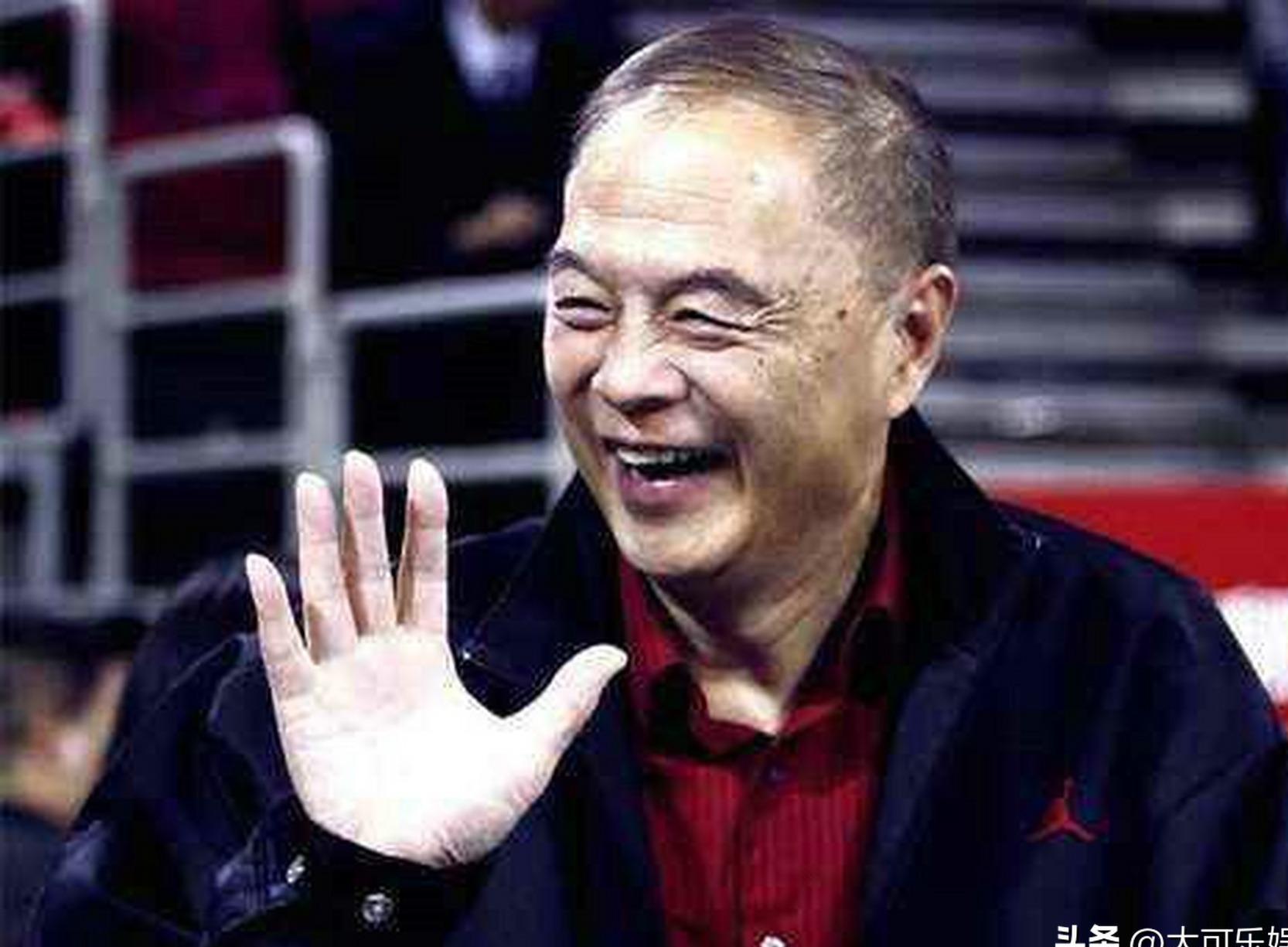 多打1人遭绝平！曼联1